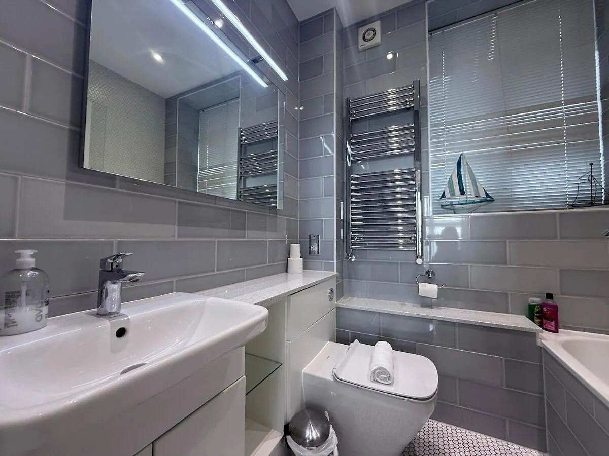 Hazelnut Seaview One Bedroom Bn141Kin05 Brighton Apartment